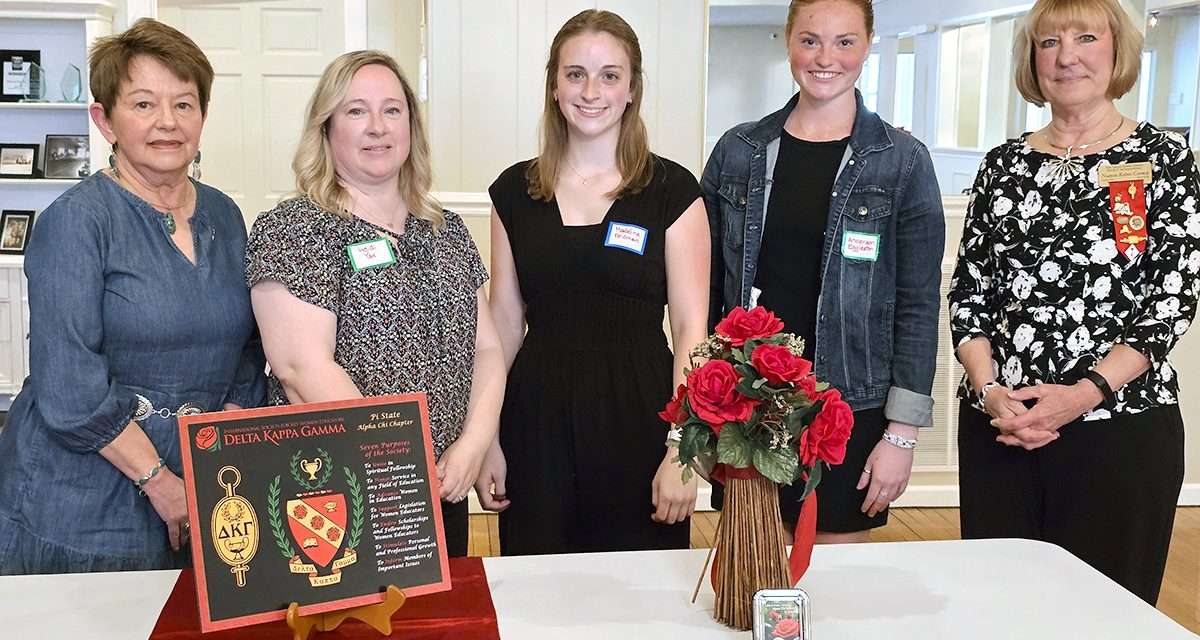 Alpha Chi presents Grants-in-Aid Awards to College Students